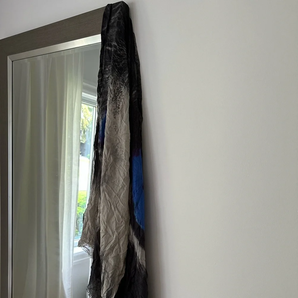 Tilo Scarf - Picture 2 of 6